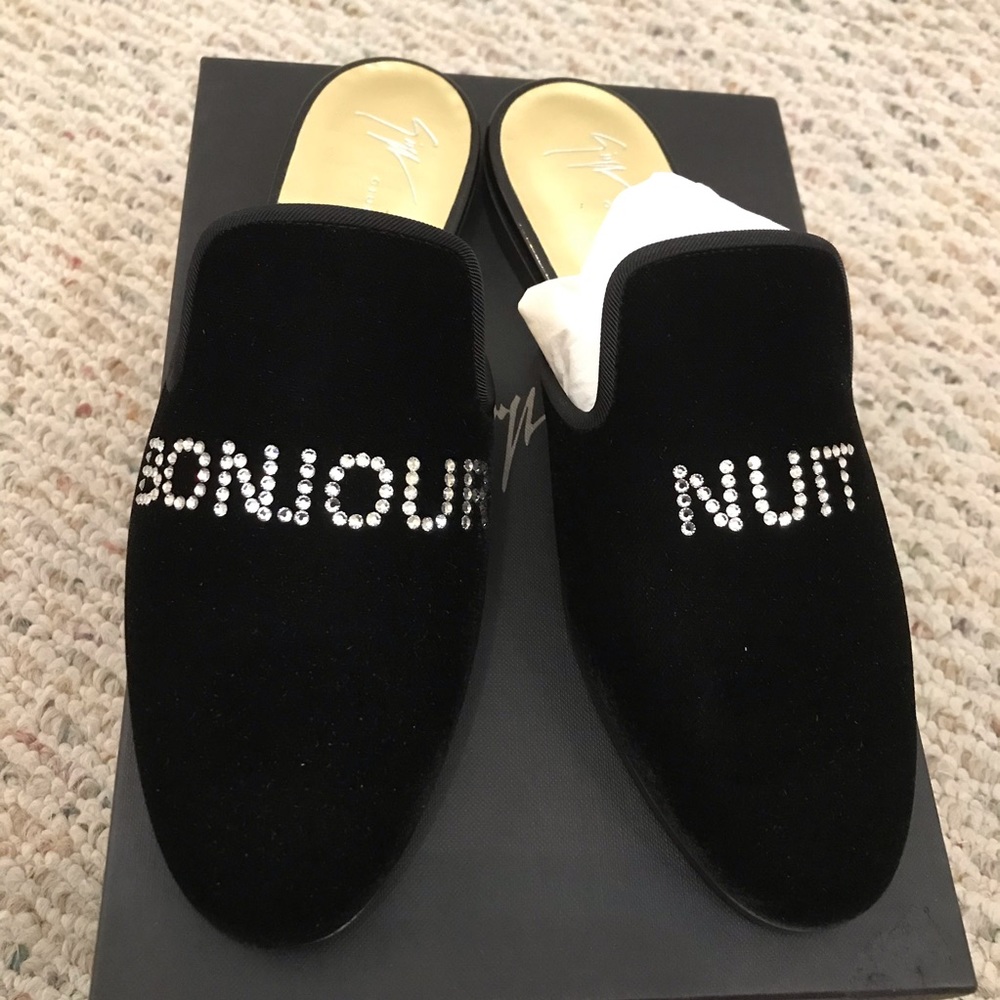 🆕 Giuseppe Zanotti velvet “bonjour” crystal mules - Picture 2 of 6
